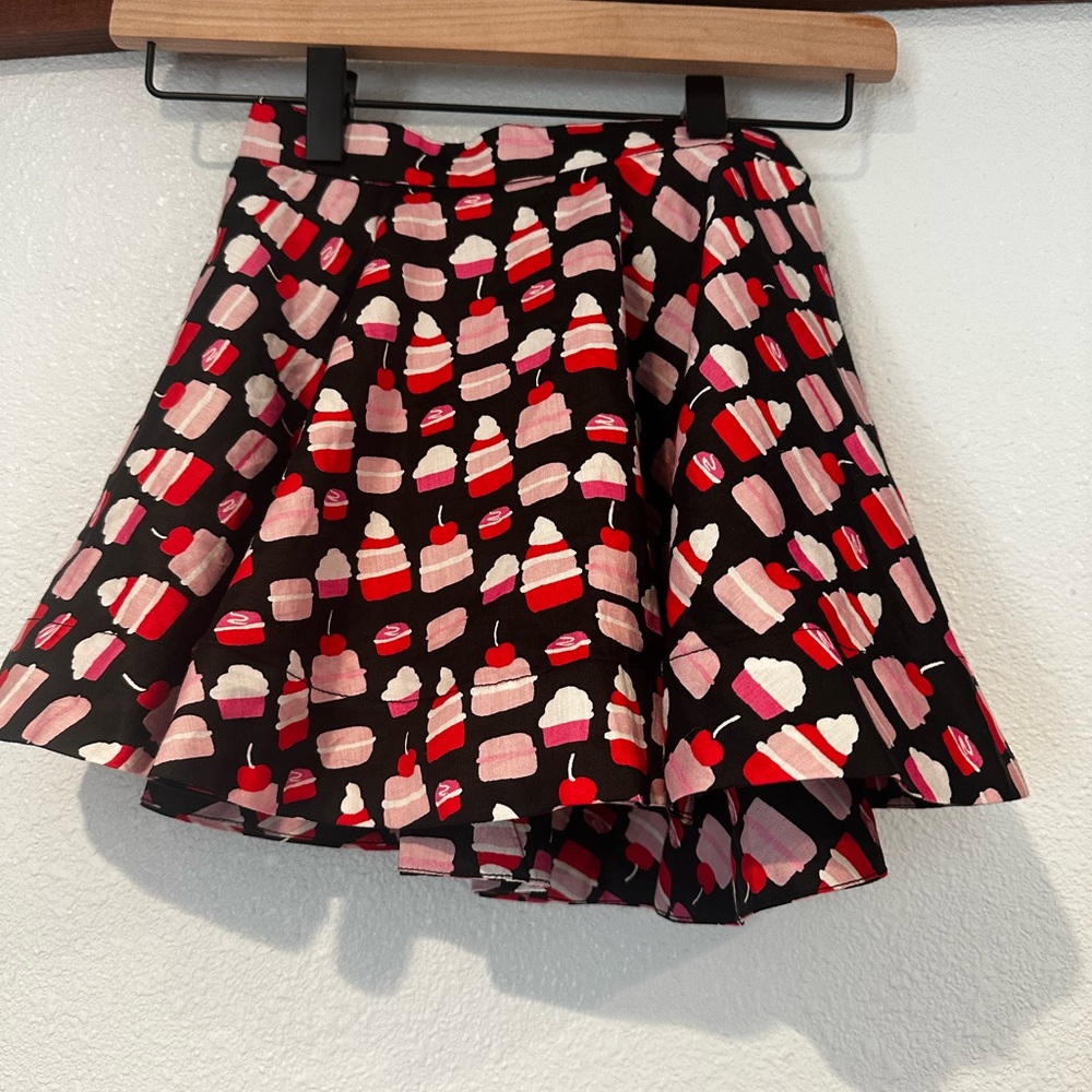 NWOT kate spade New York Girl’s Skirt with Red & Pink Cupcake Print Size 4